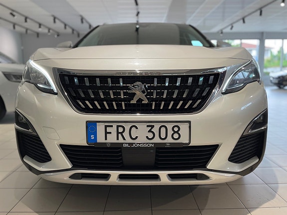 Peugeot 3008 2 of 5