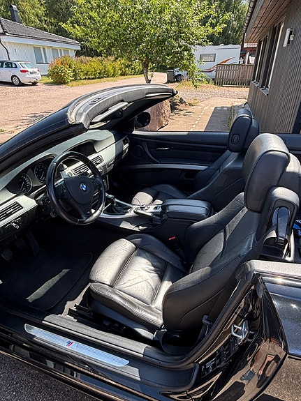 BMW 325i 3 of 5