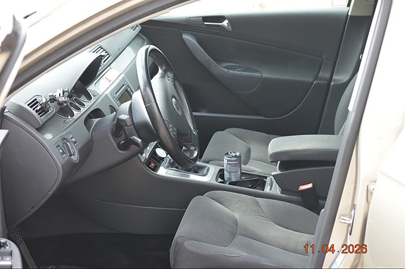 Volkswagen Passat 2 of 4