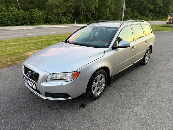 Volvo V70 3 of 4