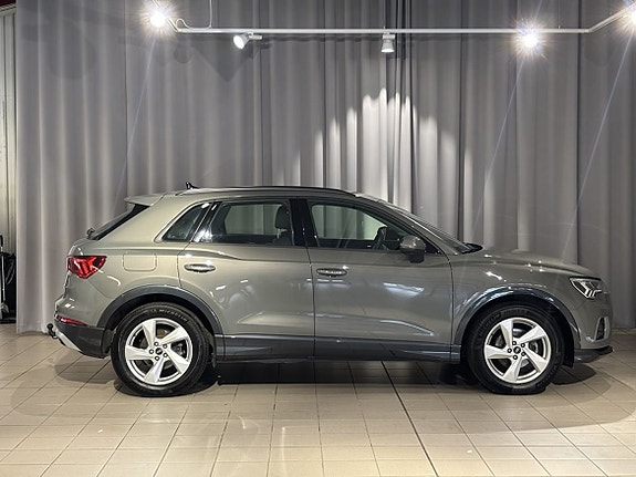 Audi Q3 3 of 5