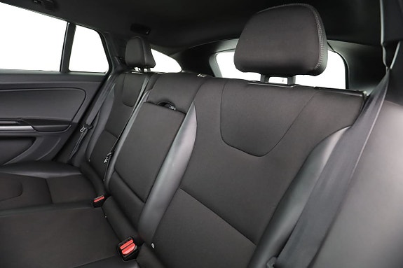 Volvo V60 15 of 30