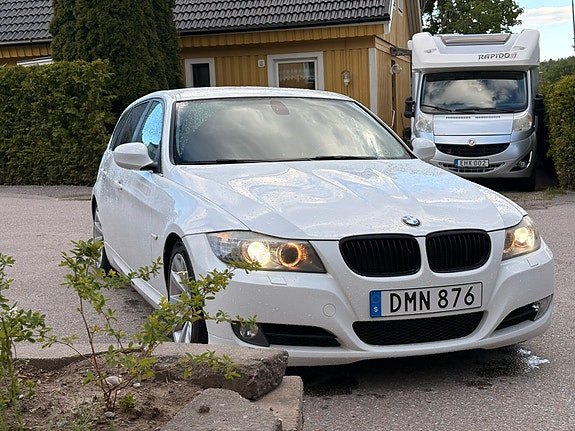 BMW 325i 3 of 5