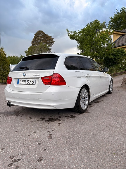 BMW 325i 4 of 5