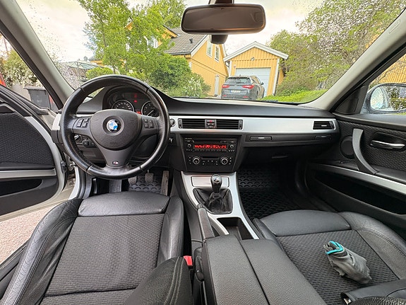 BMW 325i 11 of 12
