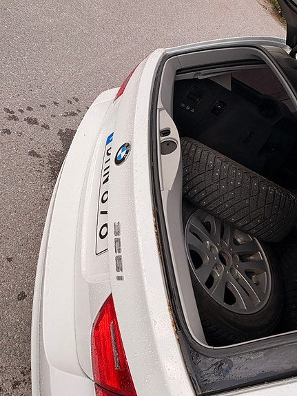 BMW 325i 7 of 12
