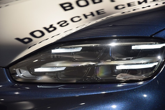 Porsche Cayenne 5 of 5