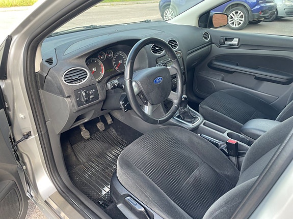 Ford Focus 9 of 19