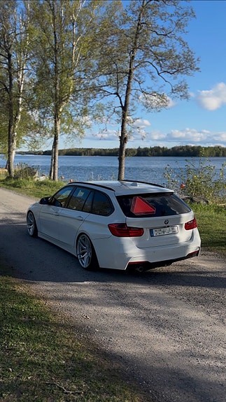 BMW 318d 2 of 12