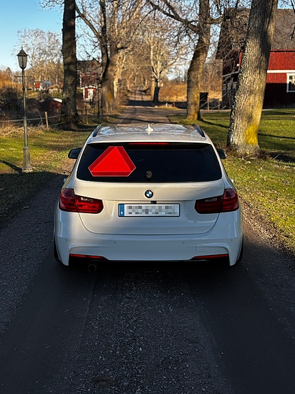 BMW 318d 4 of 12