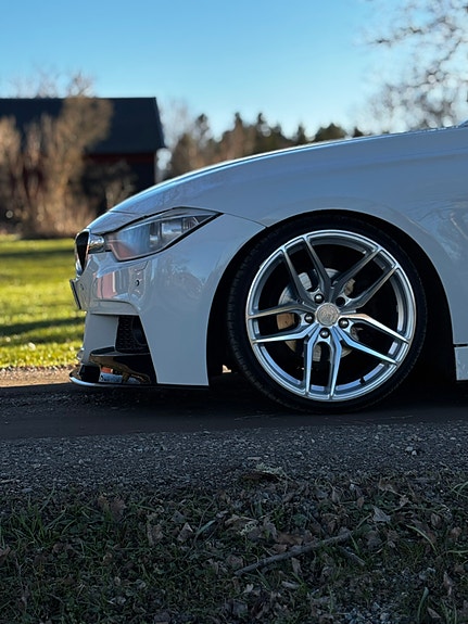 BMW 318d 3 of 12