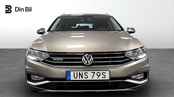 Volkswagen Passat Alltrack 4 of 5