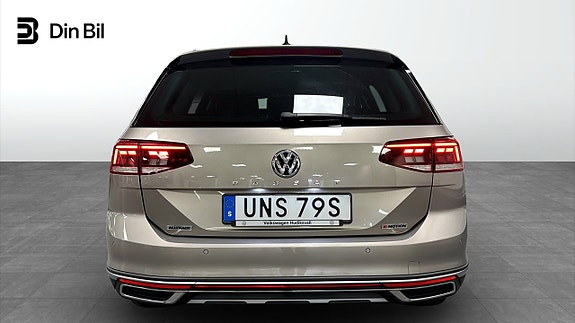 Volkswagen Passat Alltrack 5 of 5