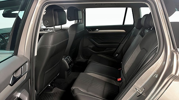 Volkswagen Passat Alltrack 11 of 13