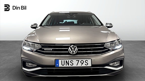 Volkswagen Passat Alltrack 4 of 5