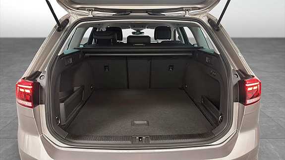 Volkswagen Passat Alltrack 12 of 13