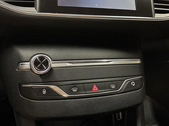 Peugeot 308 SW 13 of 16