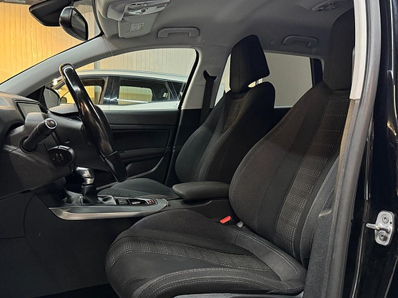 Peugeot 308 SW 15 of 16