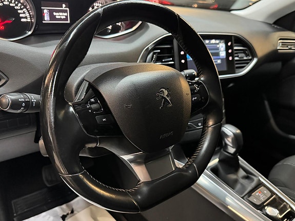 Peugeot 308 SW 8 of 16