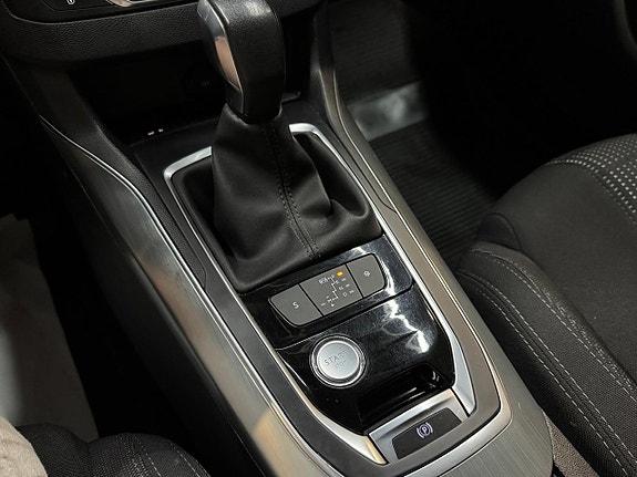 Peugeot 308 SW 14 of 16