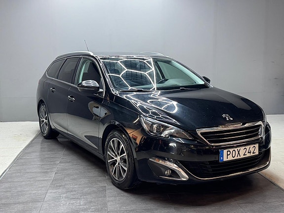 Peugeot 308 SW 2 of 5