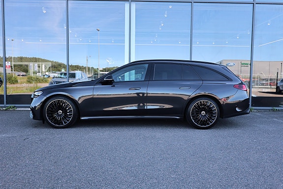 Mercedes-Benz E220 4 of 5