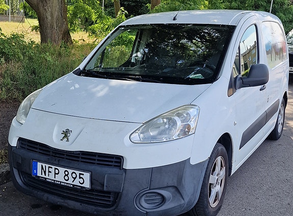 Peugeot Partner 2 of 3
