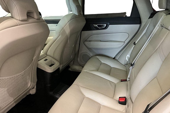 Volvo XC60 15 of 28