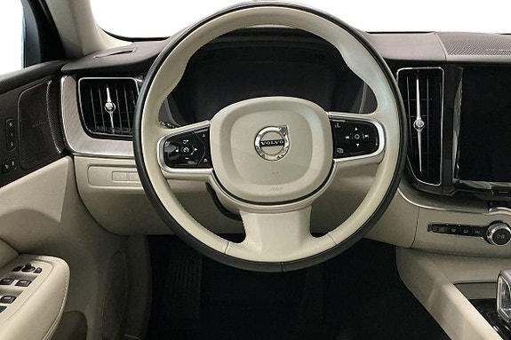 Volvo XC60 12 of 28