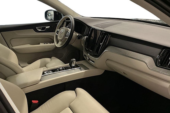 Volvo XC60 14 of 28