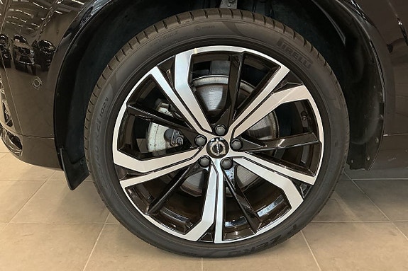 Volvo XC60 10 of 28