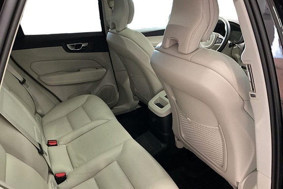 Volvo XC60 16 of 28