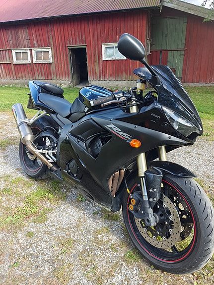 Yamaha YZF-R6 3 of 5