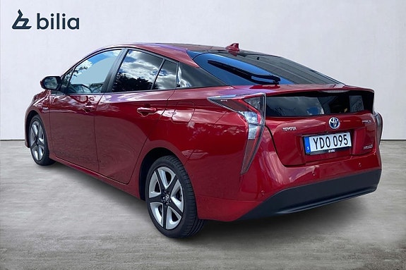 Toyota Prius 2 of 5