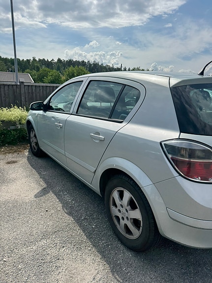 Opel Astra 2 of 5