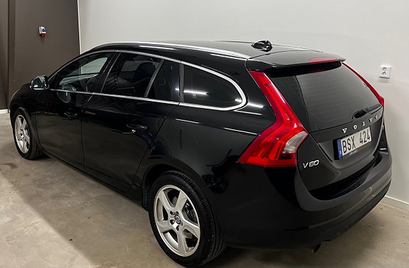 Volvo V60 3 of 5