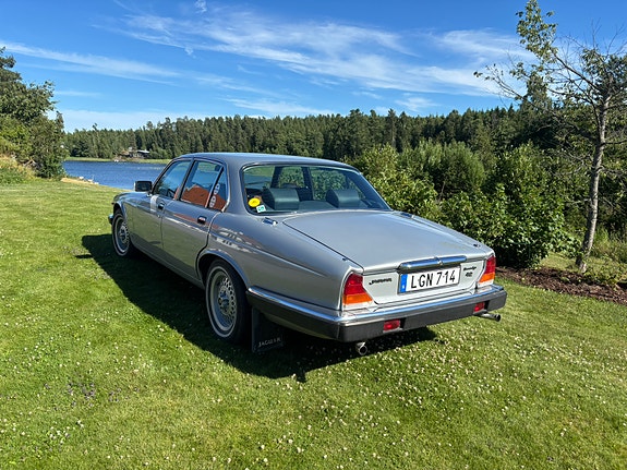 Jaguar XJ 4 of 7