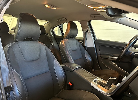 Volvo S60 12 of 30