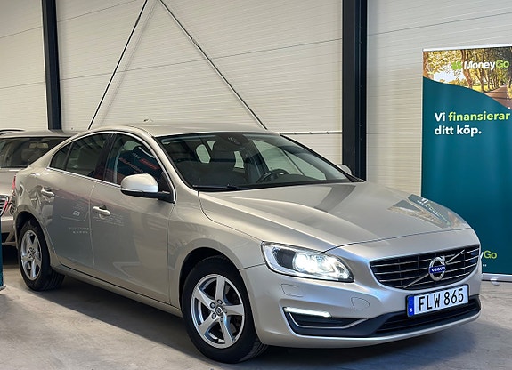 Volvo S60 2 of 5