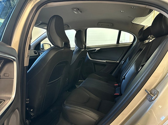 Volvo S60 10 of 30