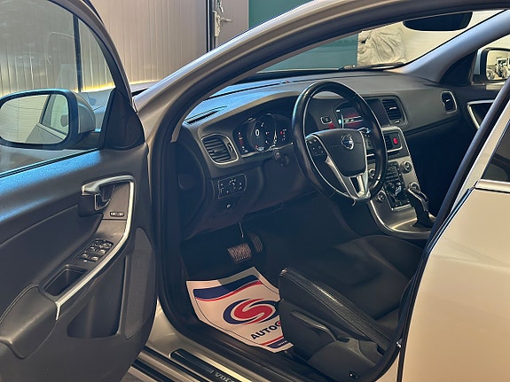 Volvo S60 8 of 30