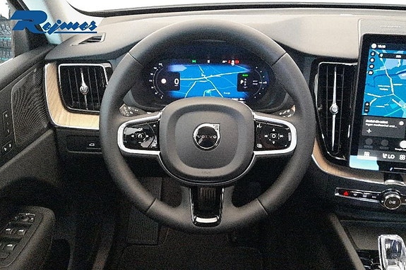 Volvo XC60 10 of 24