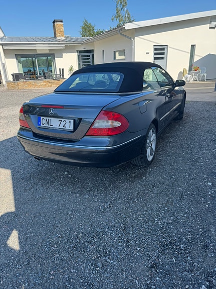 Mercedes-Benz CLK200 3 of 5