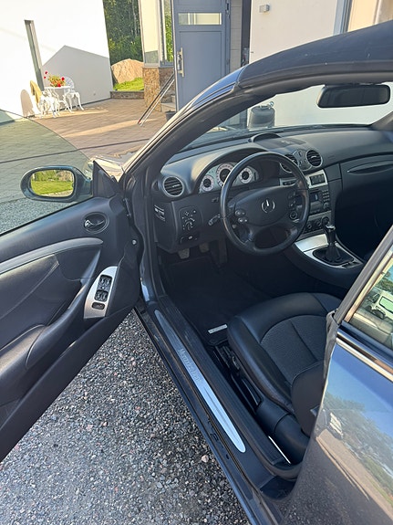 Mercedes-Benz CLK200 4 of 5