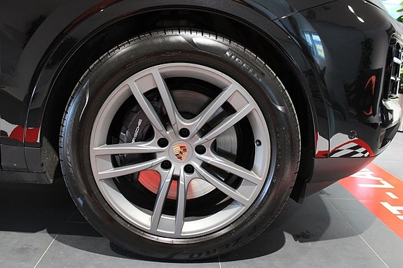 Porsche Cayenne 7 of 19