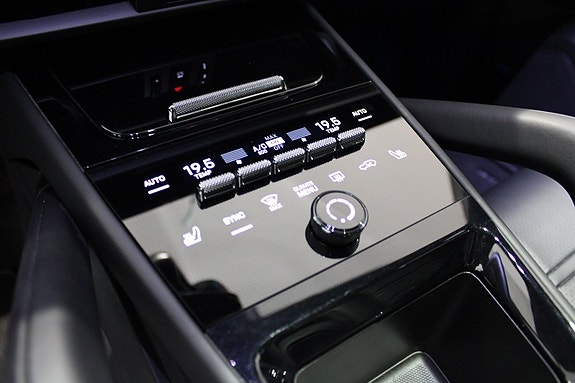 Porsche Cayenne 15 of 19