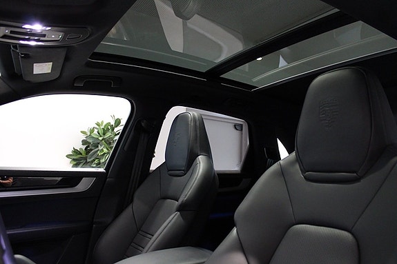 Porsche Cayenne 8 of 19