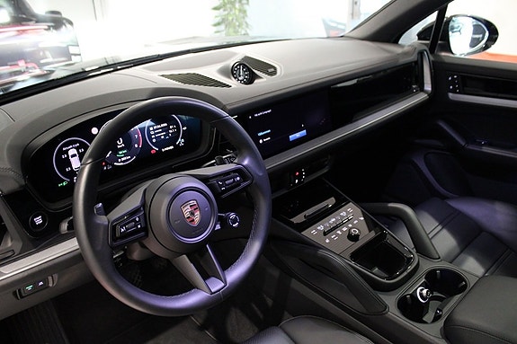 Porsche Cayenne 9 of 19