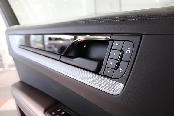 Porsche Cayenne 17 of 19