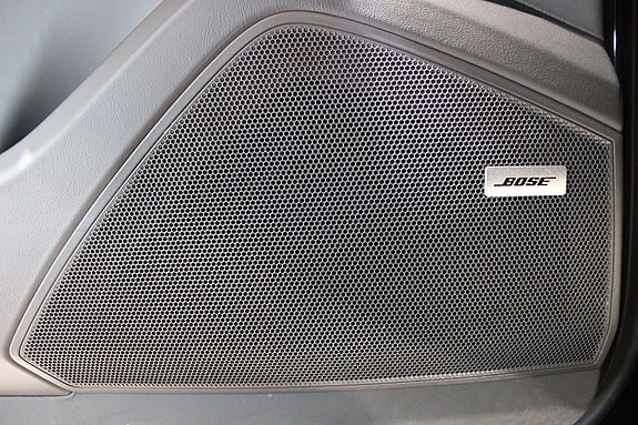 Porsche Cayenne 16 of 19
